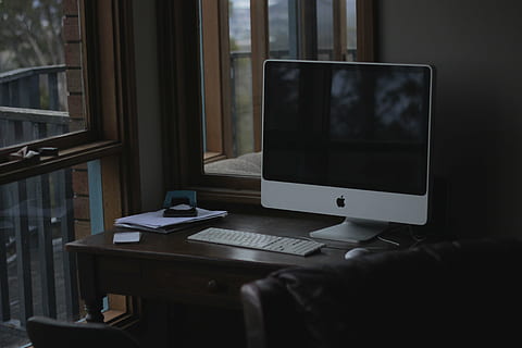 sølv imac, vendt, imac, computer, apple inc, teknologi, moderne, hvid, design, Skærm, æble, elektronisk, desktop, pc, mac, apparat, tastatur, kontor, bord, computerskærm, computerudstyr, møbel, forbindelse, vindue, skrivebord, indendørs, trådløs teknologi, ingen mennesker, meddelelse, forretning, desktop pc, fravær, hjem interiør, glas - materiale, dag, hjemmekontor, 5K, CC0, offentligt domæne, royaltyfrie