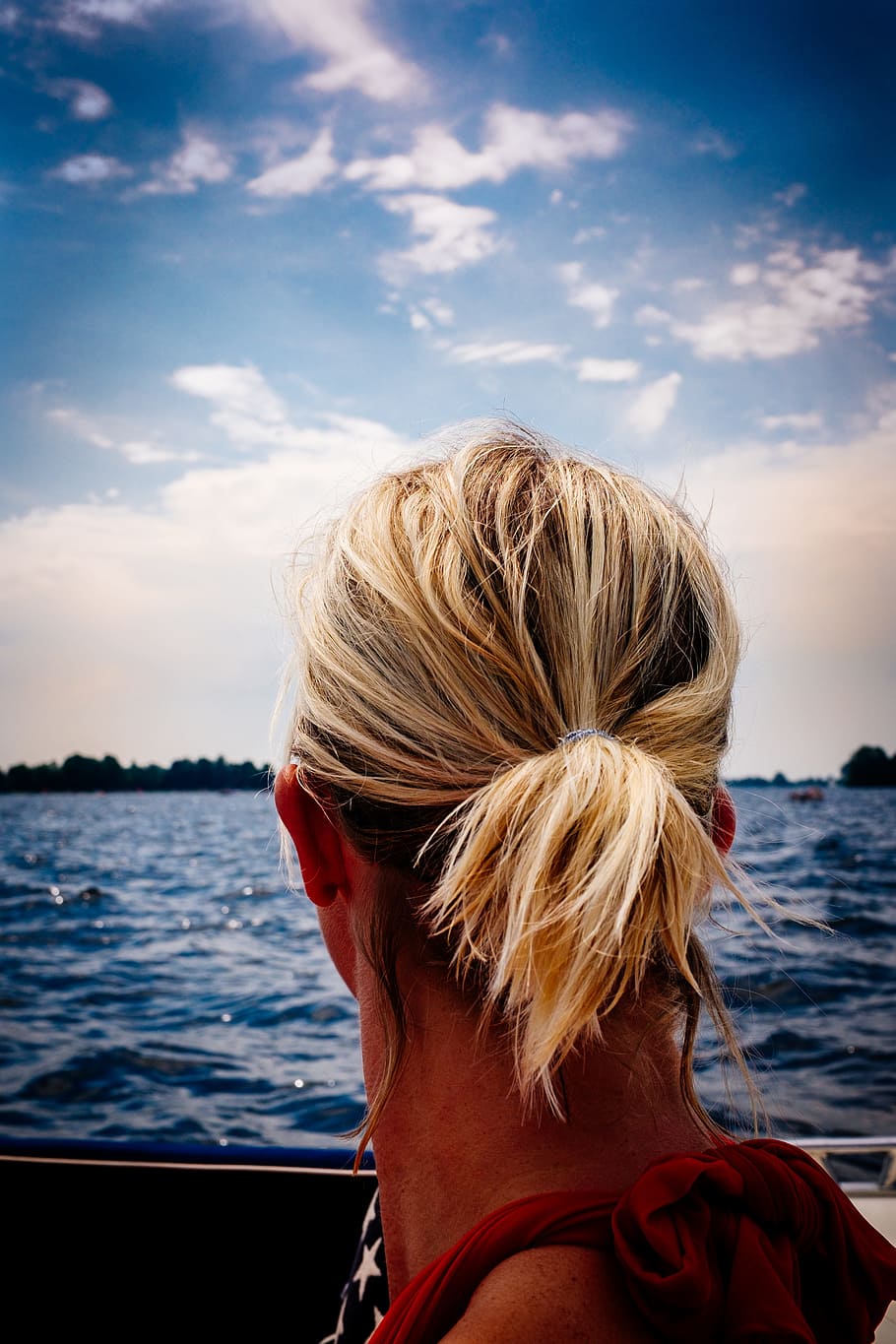 person, blonde, hair, looking, body, water, blond, clouds, ocean, sea, sky, woman, headshot, blond hair, one person, real people, lifestyles, leisure activity, portrait, women, rear view, cloud - sky, hairstyle, adult, nature, young adult, looking at view, teenager, human hair, 4K