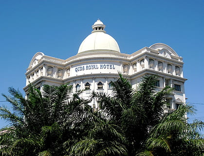 hotell, surabaya, EAS, java, indonesia, øst Java, asiatisk, bygning, arkitektur, kuppel, tre, bygget struktur, regjering, arkitektonisk kolonne, palmetre, himmel, tropisk klima, klar himmel, reisemål, anlegg, bygge eksteriør, natur, lav vinkel visning, ingen folk, turisme, blå, dag, vekst, reise, utendørs, 2K, CC0, offentlig domene, opphavsrett gratis