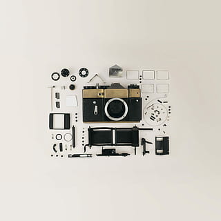 czarny, szary, zestaw kamer, brązowy, aparat fotograficzny, flatlay, tech, sprzęt, kawałki, technologia, studio strzał, wewnątrz, w stylu retro, tematy fotograficzne, białe tło, aparat fotograficzny - sprzęt fotograficzny, nostalgia, zbliżenie, żadnych ludzi, martwa natura, odetnij, sprzęt fotograficzny, kopia przestrzeń, historia, przeszłość, funkcja budowy ścian, pojedynczy obiekt, antyczny, zabytkowe, aparat cyfrowy, optometrysta, 4K, CC0, domena publiczna, darmowe zdjęcia