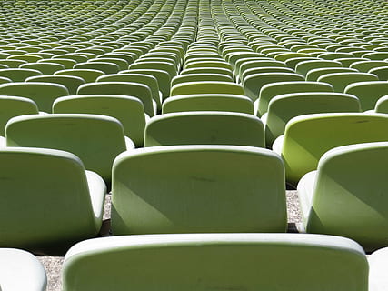 stadio, banche, sequenza, Monaco, Olympiastadion, Germania, verde, posto a sedere, di fila, sedia, vuoto, nessuno, candeggiatori, colore verde, ripetizione, fotogramma intero, assenza, fianco a fianco, abbondanza, sfondi, ordine, giorno, sport, preparativi, grande gruppo di oggetti, modello, all'aperto, 4K, CC0, dominio pubblico, privo di copyright