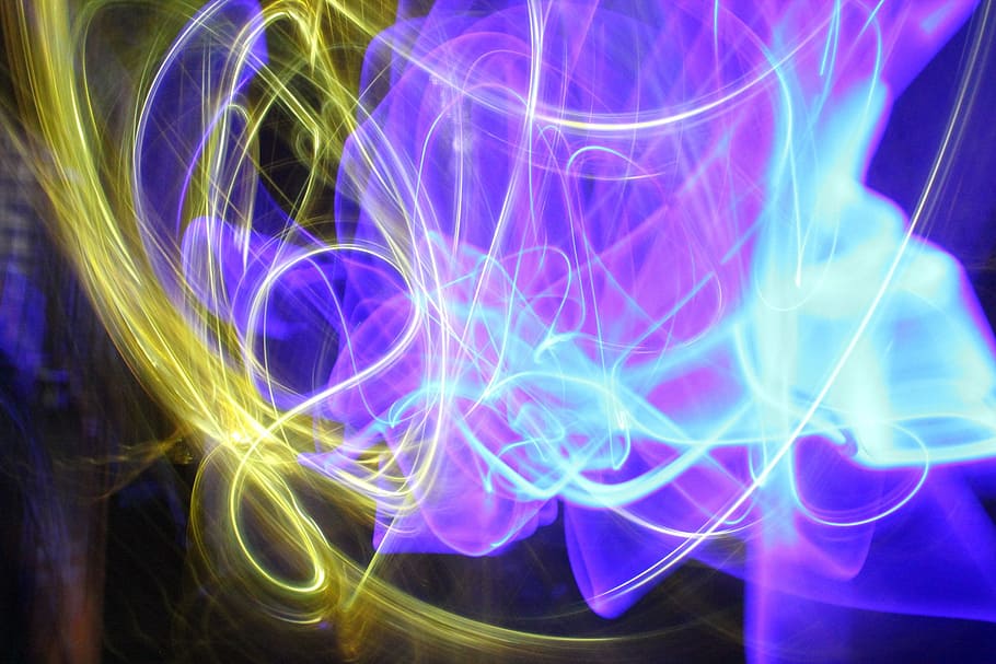 luce, luci, astratto, struttura, trama leggera, riflessione, Linee, gioco di colori, umore, oro, moto ondoso, movimento, colore, onda, vibrazione, swing, veloce, riflessione della luce, modello, tecnologia, nessuno, avvicinamento, futuristico, multicolore, lunga esposizione, raggiante, illuminato, sentiero leggero, blu, movimento sfocato, luce - fenomeno naturale, in casa, sfondi, turbine, complessità, viola, pittura leggera, notte, sfondo nero, 2K