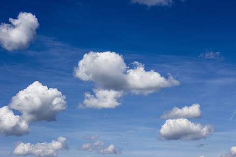 wolken, het formulier, bewolkte hemel, wolken vorm, berg in de wolken, stapelwolken, wolk van bos van, hemel, cloudscape, zomerwolken, landschap, dramatisch, blauw, natuur, wolk - lucht, weer, dag, lucht, buitenshuis, cumulus wolk, achtergronden, zomer, wit, Vakantiebestemmingen, meteorologie, stratosfeer, pluizig, bewolking, klimaat, ruimte, geen mensen, schoonheid in de natuur, atmosfeer, scenics - natuur, wind, witte kleur, milieu, idyllisch, piekerig, zachtheid, 5K, CC0, publiek domein, royaltyvrij