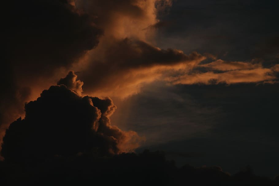 cumulus skyer, nimbus skyer, gylden, time, Sky, mørk, rød, nat, sky - himmel, himmel, skønhed i naturen, natur, ingen mennesker, storm, dramatisk himmel, cloudscape, scenics - natur, tordenvejr, storm sky, miljø, baggrunde, udendørs, silhuet, overskyet, kopiere plads, magt i naturen, ildevarslende, 4K