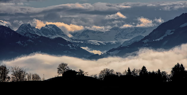 landschapsfotografie, grijs, bergen, weergave van wolken, stunning, uitzicht, wolk, berg-, silhouet, natuur, Vakantiebestemmingen, landschap, boom, bergketen, hemel, buitenshuis, wolk - lucht, schoonheid in de natuur, Bos, geen mensen, rustige scène, scenics - natuur, kalmte, winter, fabriek, koude temperatuur, sneeuw, milieu, niet-stedelijke scène, met sneeuw bedekte berg, bergtop, naaldboom, 8K, CC0, publiek domein, royaltyvrij