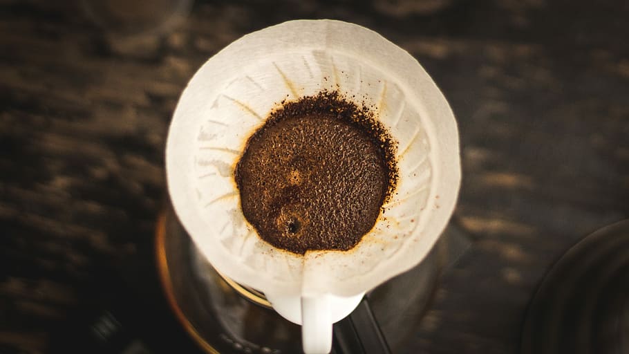 blanc, colador de cafè, selectiu, focalitzar la fotografia, primer pla, fotografia, filtratge, cafè, beure, cafeteria, cafeïna, llibre, brewbar, pasió, inspiració, baristum, campament, esmorzar, treballar, llum, dia, al matí, la vida, menjar i beguda, menjar, directament a sobre, cap gent, frescor, postres, cafè - beguda, menjar dolç, xocolata, a l'interior, vista d’angle alt, dolç, marró, centrar-se en primer pla, pastís, beguda calenta, natura morta, temptació, 4K