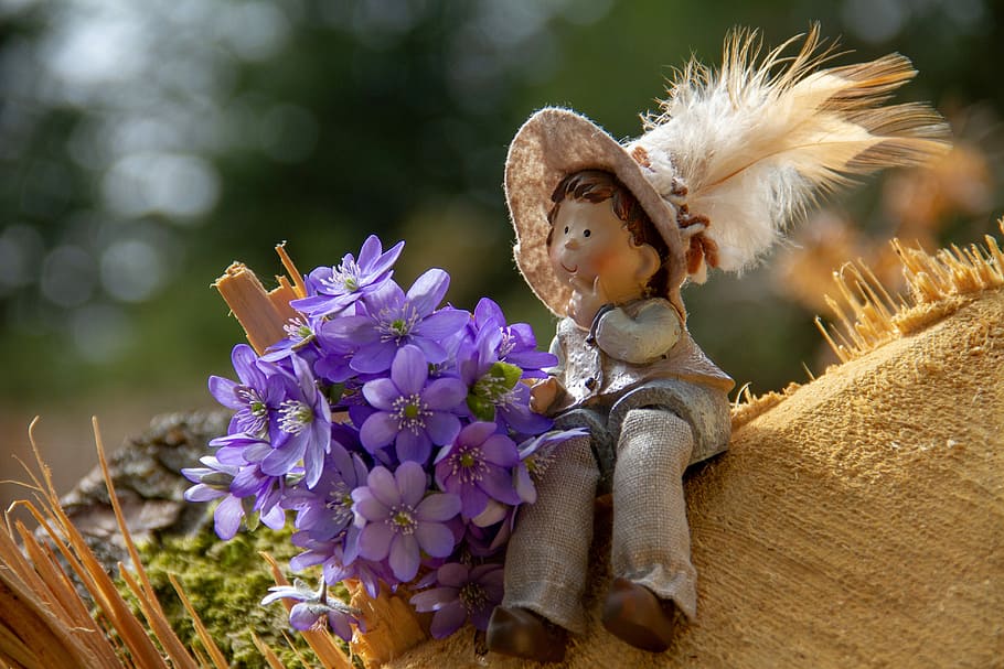 foto, porpra, flors, al costat, gris, nina, durant el dia, flor, hepatica, bosc, registre, figura, noi, naturalesa, planta, flor del bosc, hahnenfußgewächs, ranunculaceae, primavera, hepatica nobilis, violeta, mascles forestals, imp, bonic, planta amb flors, una persona, infància, dia, nen, representació, innocència, frescor, a l'aire lliure, assegut, estils de vida, dones, disfressa, centrar-se en primer pla, cap de flor, 5K