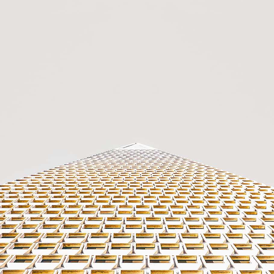 baix, fotografia d'angle, marró, torre, triangular, estructura, piràmide, disseny, finestres, blanc, groc, perspectiva, arquitectura, californium, districte financer, mínim, san francisco, estructura construïda, còpia espai, cel, exterior de l'edifici, cel clar, cap gent, vista d’angle baix, edifici, viatjar, dia, naturalesa, patró, en fila, destinacions de viatge, a l'aire lliure, alta - alta, ciutat, forma, gratacels, 2K