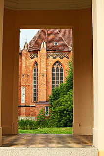 Torre campanaria, costruzione, Torre, mattone, teepavillion, porta, obbiettivo, campanile, vecchio edificio, Ludwigslust-Parchim, parco del castello, architettura, esterno dell'edificio, struttura costruita, arco, Entrata, il passato, storia, nessuno, giorno, religione, finestra, natura, spiritualità, luogo di culto, credenza, all'aperto, pianta, arcuato, 5K, CC0, dominio pubblico, privo di copyright