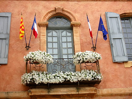 facade, provence, fleuri, forår, Roussillon, Rådhus, flag, bygning udvendig, bygget struktur, arkitektur, vindue, bygning, potteplante, plante, lav vinkel visning, dag, ingen mennesker, blomstrende plante, blomst, boligområde, balkon, murbygningsfunktion, vækst, natur, udendørs, hængende, vindues boks, blomsterkrukke, 2K, CC0, offentligt domæne, royaltyfrie