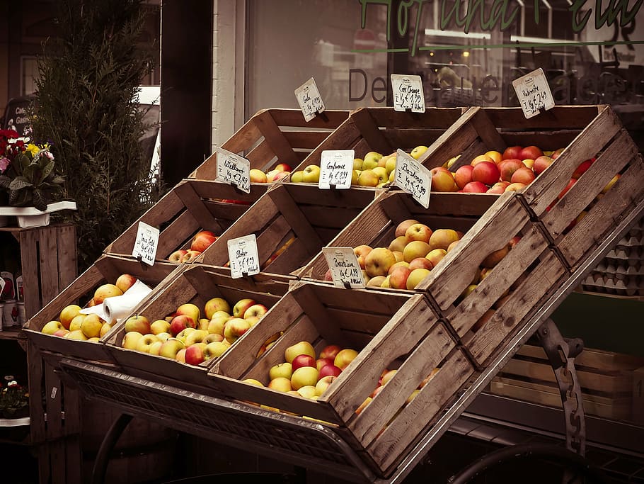 lot de poma, marró, fusta, caixes, poma, fruita, vitamines, vermell, fruites, menjar, Salut, estand de fruita, ciutat, urbà, mercat, alimentació saludable, menjar i beguda, frescor, benestar, Caixa, contenidor, cap gent, gran grup d'objectes, dia, color taronja, taronja - fruita, elecció, cítrics, a la venda, variació, venda al detall, taronja, venda, a l'aire lliure, visualització al detall, 4K