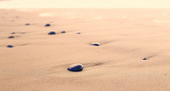 sort, småsten, ørken sand, sand, strand, afrundet, form, sten-, natur, rolig, zen, mønster, kyst, meditativ, materiale, symbol, solnedgang, ingen mennesker, rolig scene, dyr i naturen, udendørs, dyre temaer, ro, jord, himmel, scenics - natur, hav, solid, klippe, sollys, skønhed i naturen, kopiere plads, fravær, dag, rock-objekt, rullesten, 5K, CC0, offentligt domæne, royaltyfrie