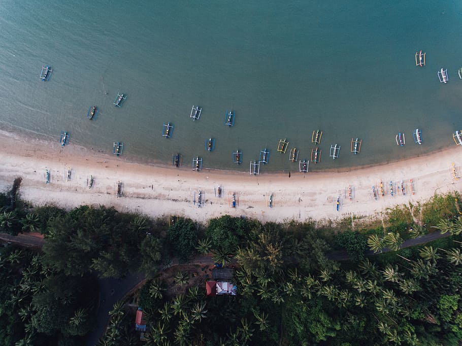 Menschen, Strand, tagsüber, oben, Foto ansehen, Boote, Seeufer, Aussicht, Foto, Luftaufnahme, Natur, Meer, Sommer-, Wasser, keine Leute, draußen, High Angle View, Tag, Pflanze, Baum, Gruppe von Leuten, Land, Schönheit in der Natur, gebaute Struktur, die Architektur, große gruppe von menschen, Umgebung, echte Menschen, Landschaft, Szenen - Natur, 4K