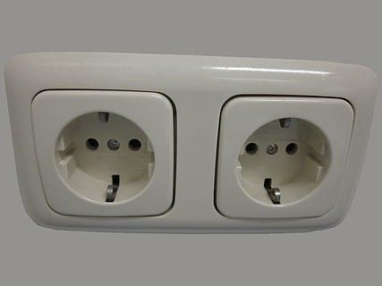 fatning, væg, Elektrik, indendørs, studio skud, teknologi, kontrollere, elektricitet, tæt på, ingen mennesker, forbindelse, brændstof og elproduktion, transportmidler, Strømforsyning, kabel, fuld ramme, husholdningsudstyr, to objekter, elektronikindustrien, form, meddelelse, 2K, CC0, offentligt domæne, royaltyfrie