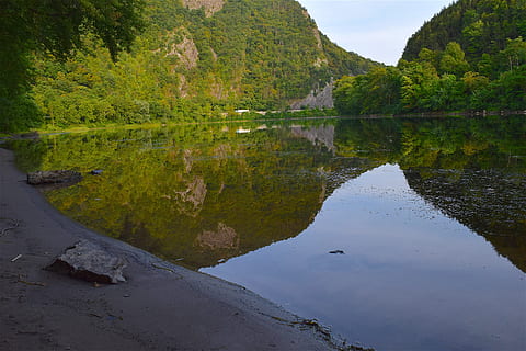 muntanya, vall, riu, Riba, posta de sol, paisatge, naturalesa, bosc, aigua, verd, viatjar, estiu, rock, blau, a l'aire lliure, corrent, escena, cel, natural, parc, salvatge, reflexió, bellesa a la natura, escenics - natura, tranquil·litat, arbre, planta, escena tranquil·la, llac, terra, cap gent, dia, color verd, escena no urbana, medi ambient, 4K, CC0, domini públic, lliure de regalies