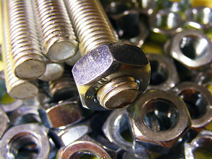 bullone color ottone, sacco di noci, bullone, Noce, costruzione, industria, acciaio, filettato, ingegneria, strumento, metallico, hardware, industriale, cromo, riparazione, lavoro, meccanico, parte, chiave inglese, laboratorio, impostato, fermaglio, parti, rivetto, inossidabile, connessione, costruire, accessorio, fissare, Materiale, scanalatura, carpenteria, allegare, trapano, po, avvitamento, turno, mestiere, Manuale, macchina, perforazione, Manutenzione, tuttofare, artigiano, metallo, avvicinamento, grande gruppo di oggetti, nessuno, sfondi, dado - chiusura, fotogramma intero, in casa, abbondanza, natura morta, vite, scelta, concentrarsi sulle conoscenze acquisite, variazione, arrugginito, modello, macchinario, 2K, CC0, dominio pubblico, privo di copyright