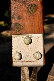 bois, expression, vieux, Knar, ombre, métal, marron, se concentrer sur le premier plan, fermer, journée, personne, lumière du soleil, rouillé, bois - matériau, en plein air, la nature, forme, la créativité, boulon, art et Artisanat, conception, anthropomorphique, visage, cercle, altéré, 5K, CC0, domaine public, libre de droits