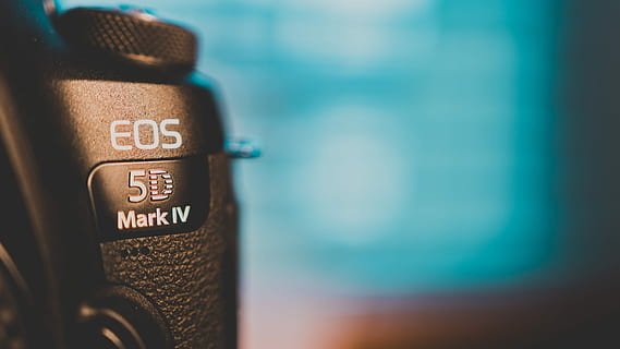 negre, canon eos 5, 5d, marca iv, primer pla, foto, marca 14, cànon, càmera, eos, equipament, text, comunicació, guió occidental, cap gent, centrar-se en primer pla, blau, aigua, tecnologia, signe, enfocament selectiu, dia, mar, naturalesa, polsador, seguretat, a l'aire lliure, lletra majúscula, metall, missatge, 5K, CC0, domini públic, lliure de regalies