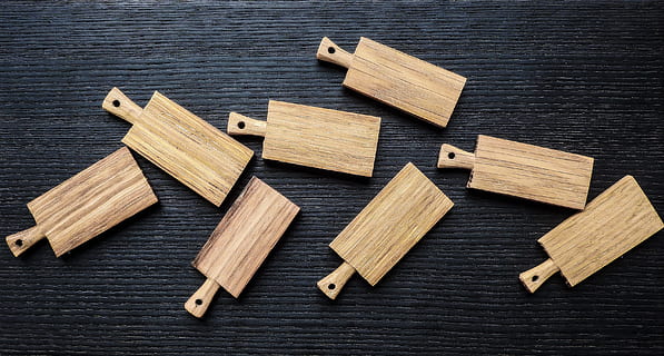 marrón, de madera, el cortar, tablas, tabla de cortar, fondo, culinario, cocina, equipo, material de madera, naturaleza muerta, adentro, nadie, gran grupo de objetos, diseño, forma, vista de alto ángulo, mesa, de cerca, directamente arriba, juguete, madera, grupo de objetos, separar, bloque de juguete, modelo, comida y bebida, bloquear, 2K, CC0, dominio público, libre de derechos
