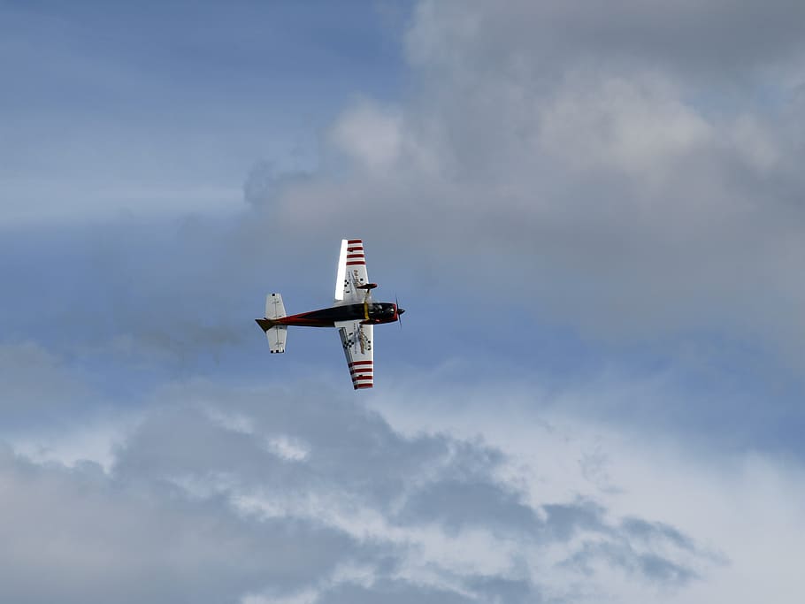model d’avió, model de vol, controlat remotament, model, avions, volar, pasatemps, vol, m17, oci, vehicle aeri, núvol - cel, cel, volant, avió, manera de transport, transport, en moviment, vista d’angle baix, naturalesa, moviment, espectacle aeri, cap gent, dia, a l'aire lliure, a l'aire, avió militar, militar, indústria aeroespacial, acrobàcies aèries, forces aeries, 2K