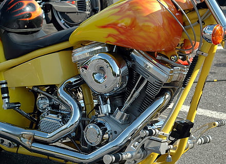 motorcykel, motor, krom, skinnende, ren, transportmidler, blok, cylinder, udstødning, dele, køretøj, indtag, cykel, ventiler, cam, stempel, transportere, gear, reparation, biker, chopper, transportform, land køretøj, metal, gul, dag, ingen mennesker, tæt på, teknologi, udendørs, køretøjsdel, by, stationær, høj vinkel visning, motor køretøj, gade, bil, udstyr, hjul, mekaniker, 2K, CC0, offentligt domæne, royaltyfrie