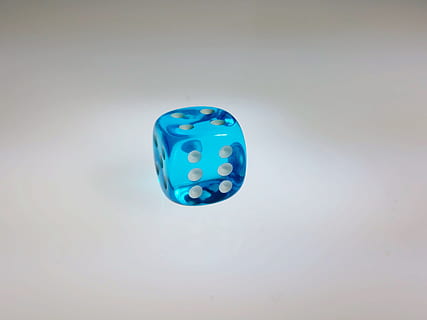 cub, sort, jugar, transparent, blau, primer pla, fons de colors, tir de l'estudi, fons gris, fons blanc, cap gent, a l'interior, sol objecte, salut i medicina, forma geomètrica, pastilla, dosi, medicina, cercle, forma, daus, càpsula, còpia espai, natura morta, gris, 4K, CC0, domini públic, lliure de regalies