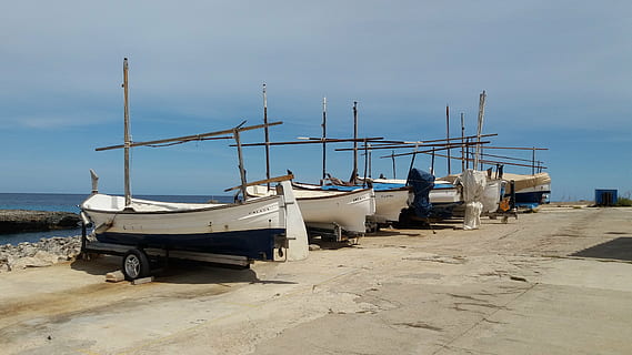 mallorca, Hafen, rustikal, Wasserfahrzeug, Meer, Strand, Küste, Transport, Transportmittel, Himmel, Wasser, keine Leute, Natur, Tag, festgemacht, Land, Blau, draußen, in einer Reihe, Seebrücke, Sonnenlicht, klarer Himmel, die Architektur, Segelboot, Fischerboot, 4K, CC0, gemeinfrei, lizenzfrei
