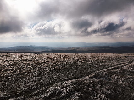 hnědý, travnaté hřiště, hora, šedá, mraky, zvadlý, zataženo, den, krajinářské fotografie, hnědé pole, vysoký, hory, mrak, brecon, venkovský, dráha, cesta, Příroda, mrak - nebe, krajina, nebe, nikdo, scéna s oblaky, scén, krajiny, bouřka, venku, dramatická obloha, barevný obraz, náladový nebe, klidné scény, životní prostředí, scenics - příroda, klid, krása v přírodě, přistát, mimoměstské scény, poušť, neplodný, pohoří, suché podnebí, klimatu, polosuchý, 2K, CC0, veřejná doména, bez autorských práv