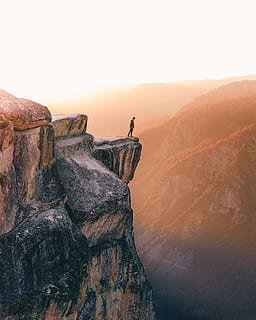 person, stående, klint, mand, cliff foto, Foto, rock-objekt, natur, udendørs, landskab, scenics, bjerg, sandsten, himmel, utah, geologi, solnedgang, klippe, solid, skønhed i naturen, scenics - natur, rolig scene, ro, rock formation, en person, rigtige mennesker, herrer, ikke-urbane scene, fritidsaktivitet, livsstil, i udkanten af, formation, 4K, CC0, offentligt domæne, royaltyfrie
