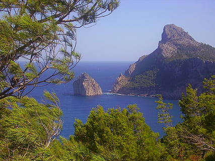 pollença, espanya, arbres, roques, rocós, mar, oceà, aigua, cel, núvols, línia de costa, plantes, estiu, primavera, naturalesa, fora, bellesa a la natura, escenics - natura, planta, tranquil·litat, escena tranquil·la, arbre, cap gent, muntanya, cel clar, idíl·lic, terra, dia, blau, rock, escena no urbana, a l'aire lliure, horitzó sobre l’aigua, pila de roca, 1080P, CC0, domini públic, lliure de regalies