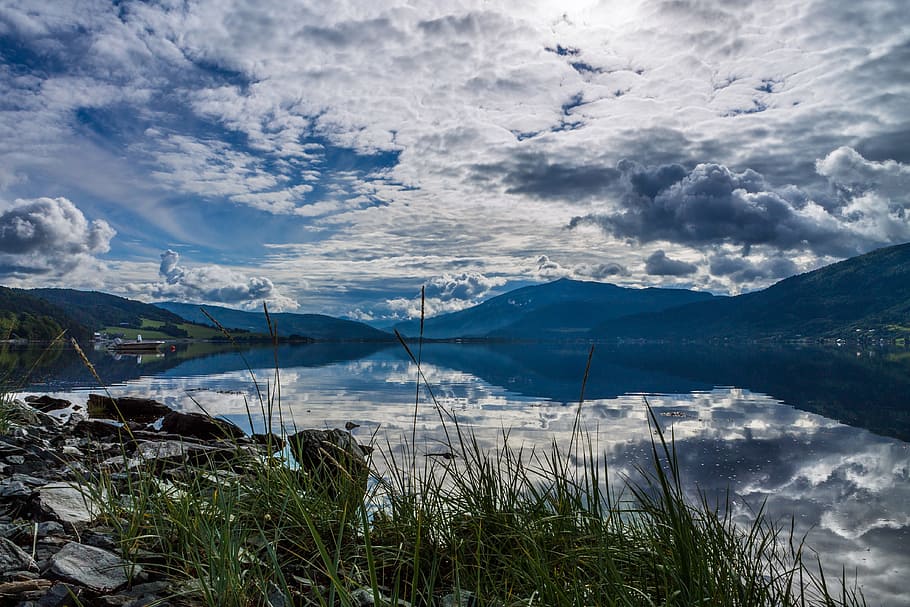 paesaggio, montagne, natura, cielo, avventura, bellissimo, nuvole, nuvoloso, colorato, giorno, erba, idilliaco, montagna, all'aperto, riflessione, fiume, roccia, rocce, scenario, panoramico, turismo, viaggio, acqua, nuvola - cielo, bellezza nella natura, scenics - natura, la tranquillità, lago, scena tranquilla, pianta, nessuno, catena montuosa, ambiente, montagna innevata, 4K