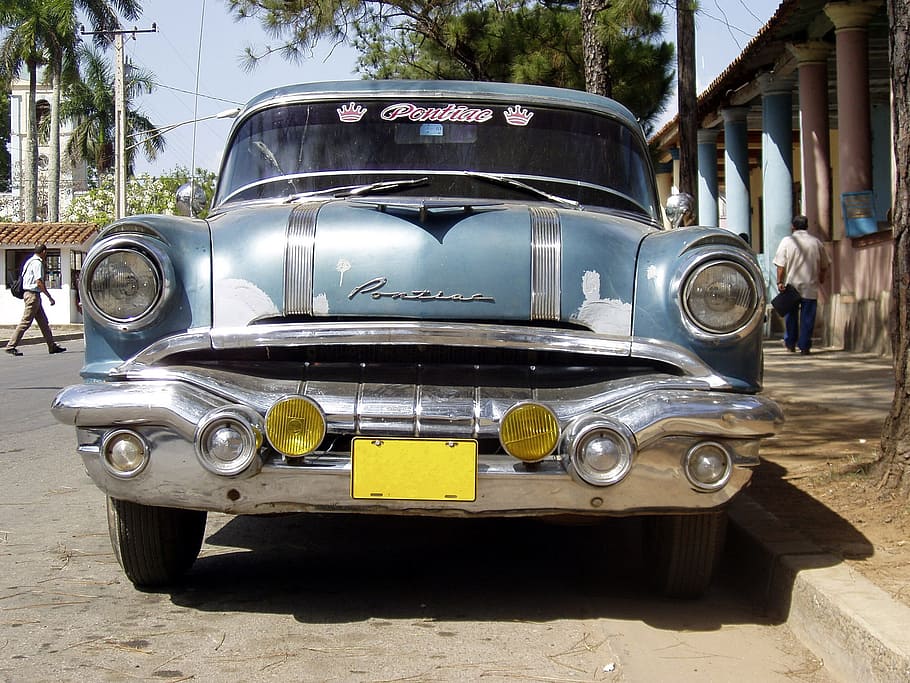 clàssic, gris, vehicle, aparcat, al costat, frenar, durant el dia, cuba, automàtic, automoció, oldtimer, retro, EUA, companys, manera de transport, vehicle terrestre, cotxe, automòbil, transport, estil retro, cotxe d'època, dia, estacionari, llum solar, cap gent, faro, arquitectura, arbre, naturalesa, metall, estructura construïda, text, ciutat, a l'aire lliure, crom, 1080P