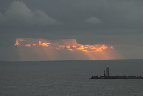 amanecer, horizonte, agua, nubes, Dom, día, Mañana, estado animico, nube, naturaleza, cielo, rayo de sol, luz del sol, mar, ligero, naranja, lichtspiel, paisaje, lago, color, horizonte sobre el agua, barco náutico, paisajes - naturaleza, nube - cielo, belleza en la naturaleza, puesta de sol, silueta, distante, nadie, transporte, escena tranquila, enviar, arquitectura, al aire libre, velero, 4K, CC0, dominio público, libre de derechos