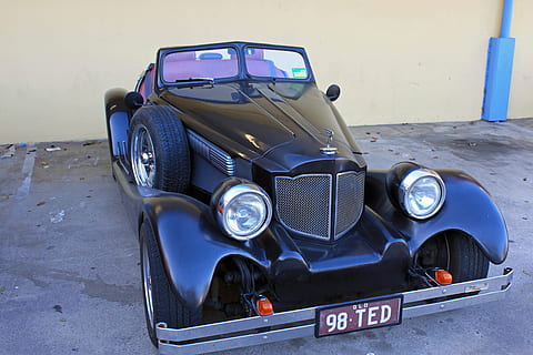 Old Timer, oud, klassiek, nostalgisch, oldtimer auto, voertuig, zeldzaamheid, wijze van transport, vervoer, retro gestileerd, landvoertuig, motorvoertuig, auto, koplamp, vintage auto, stationair, dag, metaal, geen mensen, blauw, technologie, buitenshuis, wijnoogst, muur - bouwfunctie, detailopname, antiek, 4K, CC0, publiek domein, royaltyvrij