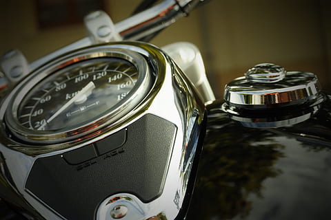motore, pannello di controllo, suzuki, intruso, VL800, modo di trasporto, avvicinamento, auto, mezzi di trasporto, veicolo a motore, nessuno, velocità, veicolo terrestre, metallo, messa a fuoco selettiva, sport, vista dall'alto, tachimetro, riflessione, in casa, controllo, motociclo, numero, cromo, color argento, 5K, CC0, dominio pubblico, privo di copyright