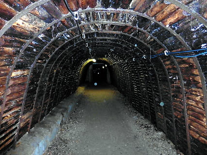 l'exploitation minière à ciel ouvert, mien, oser, ma raison diable, exploitation minière, Roche, tunnel, pierre, structure, architecture, cambre, la voie à suivre, direction, structure construite, à l'intérieur, illuminé, brique, mur de briques, perspective décroissante, mur, personne, bâtiment, transport, vide, sentier, matériel d'éclairage, arqué, la lumière au bout du tunnel, 4K, CC0, domaine public, libre de droits