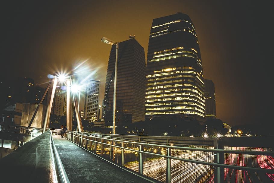 by, vej, Trafik, solnedgang, arkitektur, sløring, bro, bygning, forretning, bybilledet, par, downtown, skumring, aften, lygtepæl, lys, bevægelse, nat, mennesker, skyline, skyskraber, gade, tidsforskydning, rejse, by-, bygget struktur, belyst, transportmidler, bygning udvendig, gadebelysning, lang eksponering, forbindelse, byliv, natur, hastighed, himmel, bro - menneskeskabt struktur, kontorbygning udvendig, lys spor, udendørs, ingen mennesker, moderne, 5K