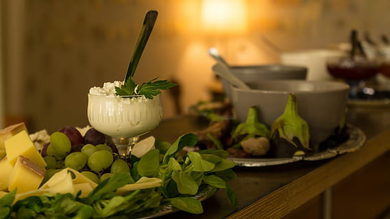 sherbet glass, drink, table, Buffet, Brunch, Breakfast, Cheese, Fruit, cheese, fruit, cream, glass, eat, gastronomy, delicious, benefit from, restaurant, cozy, hunger, hospitality, self service, nutrition, food, grape, grapes, healthy, table grapes, green, edible, frisch, indoors, food and drink, no people, focus on foreground, close-up, freshness, leaf, plant part, plant, candle, flower, flowering plant, nature, green color, bowl, healthy eating, wellbeing, burning, herb, mint leaf - culinary, crockery, 4K, CC0, public domain, royalty free