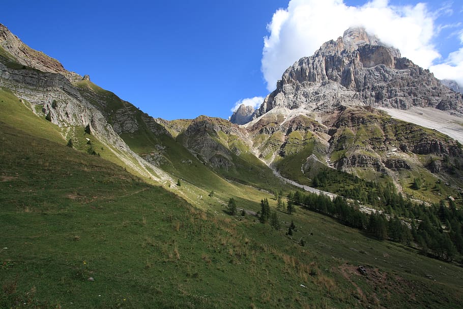 Italia, montagne, nuvole, cazzi, scogliere, spoglio, cielo, montagna, bellezza nella natura, scenics - natura, scena tranquilla, la tranquillità, ambiente, natura, paesaggio, catena montuosa, scena non urbana, pianta, nessuno, roccia, terra, giorno, idilliaco, nuvola - cielo, geologia, erba, formazione, all'aperto, picco di montagna, eroso, 4K