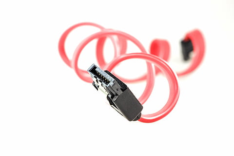 cable, computadora, sata, s-ata, conexión, enchufe, ordenador personal, hardware, edp, procesamiento de datos, línea, periphaerie, macro, rojo, negro, eso, accesorios, Datailaufnahme, equipo, tecnología, solo objeto, separar, Fondo blanco, cable de computadora, comunicación, tecnología inalámbrica, Red de computadoras, Internet, foto de estudio, industria, enchufe de conexión de red, de cerca, cable USB, electricidad, Industria electrónica, nadie, comunicaciones globales, Componente eléctrico, fuente de alimentación, linea telefonica, equipo eléctrico, 4K, CC0, dominio público, libre de derechos