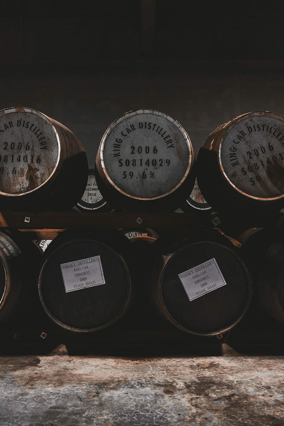 træ-, tønder, rack, untitled, tønde, bryggeri, vingård, fad, lager, by-, taiwan, whisky, minimal, mørk, design, gentagelse, cirkel, ingen mennesker, indendørs, stilleben, tekst, meddelelse, bord, mad og drikke, høj vinkel visning, tæt på, vestlige script, måleinstrument, træ - materiale, mad, nummer, geometrisk form, studio skud, gruppe af objekter, 4K
