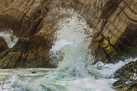 valtameren vesiroiskeet, vieressä, rantakallio, riutta, rock, Aalto, valtameri, merimaisema, vesi, liike, kauneus luonnossa, voimaa luonnossa, teho, meri, rock - esine, luonto, roiskeita, ei ihmisiä, maisemat - luonto, vankka, päivä, Urheilu, kivimuodostelma, vesiurheilu, ulkona, virtaava vesi, virtaava, breaking, 2K, CC0, public domain, rojaltivapaa