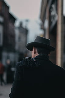 tilbage, udsigt, mand, selektiv, Foto, sort, hat, frakke, fleecejakke, fedora hat, herrer, mennesker, en person, udendørs, voksen, hanner, gade, kaukasisk etnicitet, kun mænd, kun en mand, bagfra, kun voksne, tøj, arkitektur, rigtige mennesker, bygning udvendig, bygget struktur, by, fokus på forgrunden, livsstil, dag, fritidsaktivitet, stående, hovedskud, taljen op, afslappet tøj, varme tøj, 5K, CC0, offentligt domæne, royaltyfrie