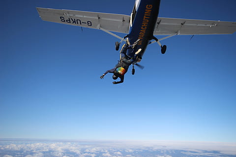 crazy, fall, drop, skydiving, flying, air vehicle, mid-air, airplane, mode of transportation, transportation, motion, sky, nature, blue, military, propeller, day, clear sky, helicopter, adventure, joy, sign, communication, government, leaving, aerospace industry, navy, 5K, CC0, public domain, royalty free
