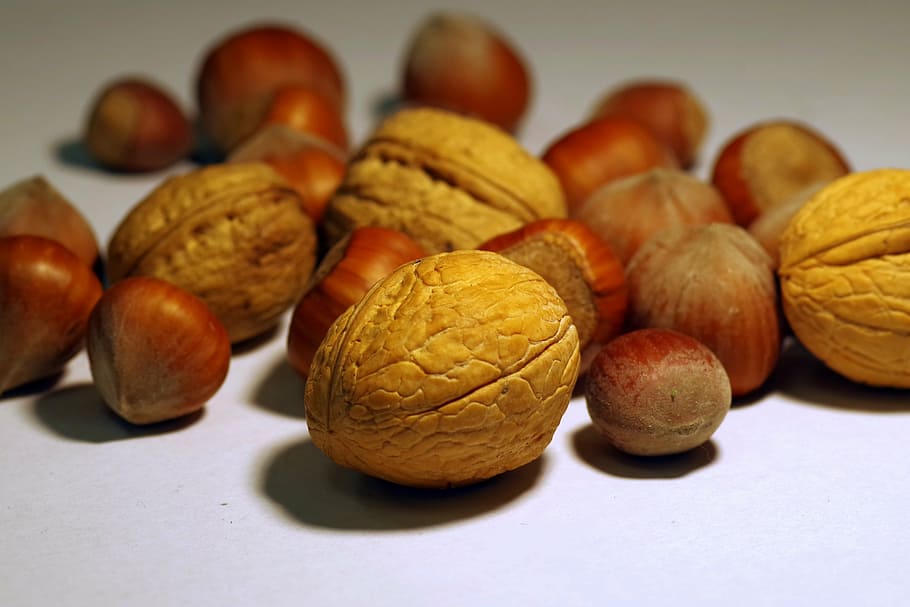 noguera, italià, canya, shell, dur, festiu, dividir, naturalesa, trencar, nutrició, saludable, vitamines, natural, menjar, menjar saludable, fruita, menjar i beguda, alimentació saludable, frescor, benestar, tir de l'estudi, a l'interior, nou, nou - aliments, primer pla, cap gent, grup d'objectes, natura morta, ametlla, berenar, avellana, Fruits secs, grup mitjà d'objectes, fer dieta, 5K