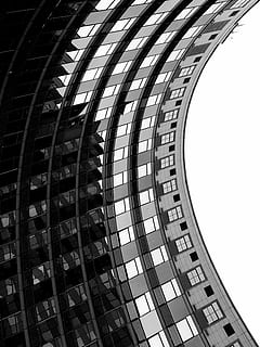 costruzione di vetro, bianca, cielo, giorno, foto di grayscape, costruzione di facciate continue, architettura, costruzione, struttura, finestra, moderno, struttura costruita, esterno dell'edificio, città, Inquadratura dal basso, nessuno, modello, natura, all'aperto, forma, design, alto - alto, edificio per uffici esterno, forma geometrica, vetro - materiale, grattacielo, appartamento, direttamente sotto, 4K, CC0, dominio pubblico, privo di copyright