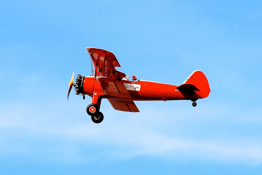 rosso, nero, foto dell'aereo, rosso e nero, aereo, foto, biplano, vecchi tempi, aerei, elica, volare, aviazione, pilota, volante, blu, veicolo aereo, mezz'aria, mezzi di trasporto, cielo, modo di trasporto, movimento, natura, in movimento, cielo sereno, nessuno, singolo oggetto, militare, copia spazio, giorno, aereo elica, all'aperto, industria aerospaziale, 2K