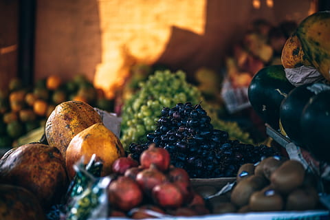 rød, frukt, vise, fargerik, overflod, assortert, bær, esker, nærbilde, nydelig, bonde marked, gruppe, kiwi, marked, naturlig, ingen, papaya, produkt, rå, rund, salg, stå, variasjon, vannmelon, mat, mat og Drikke, spise sunt, friskhet, velvære, selektiv fokusering, valg, stor gruppe gjenstander, ingen folk, drue, grønnsak, markedet stall, stilleben, dag, detaljhandel, container, moden, 5K, CC0, offentlig domene, opphavsrett gratis