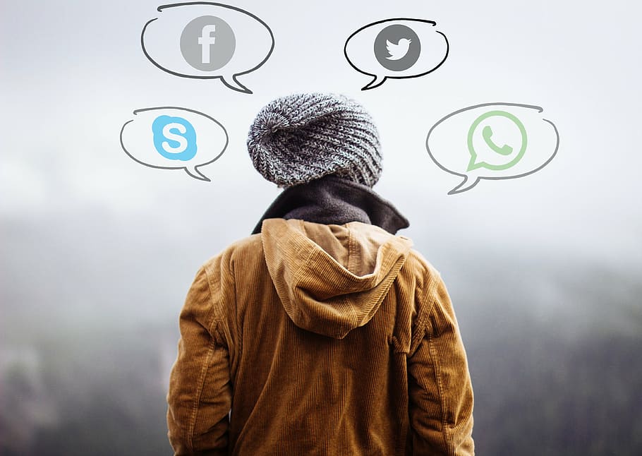 persona, portar, marró, dessuadora, gris, de punt, tapa, humà, pensaments, en pensaments, cap, pensar, fora, pluja d'idees, reflexiu, icona, logotip, símbol, social, lloc web, presentació, Internet, personatges, ordinador, dibuixar, xarxa, cervell, què tal, skype, facebook, twitter, Mitjà de comunicació social, mal de cap, homes, gent, vista del darrere, una persona, adult, creativitat, compost digital, roba, tirada al cap, cintura cap amunt, art i artesania, representació humana, de peu, abric, representació, dones, retrat, barret, futurista, mirant, roba calenta, 4K