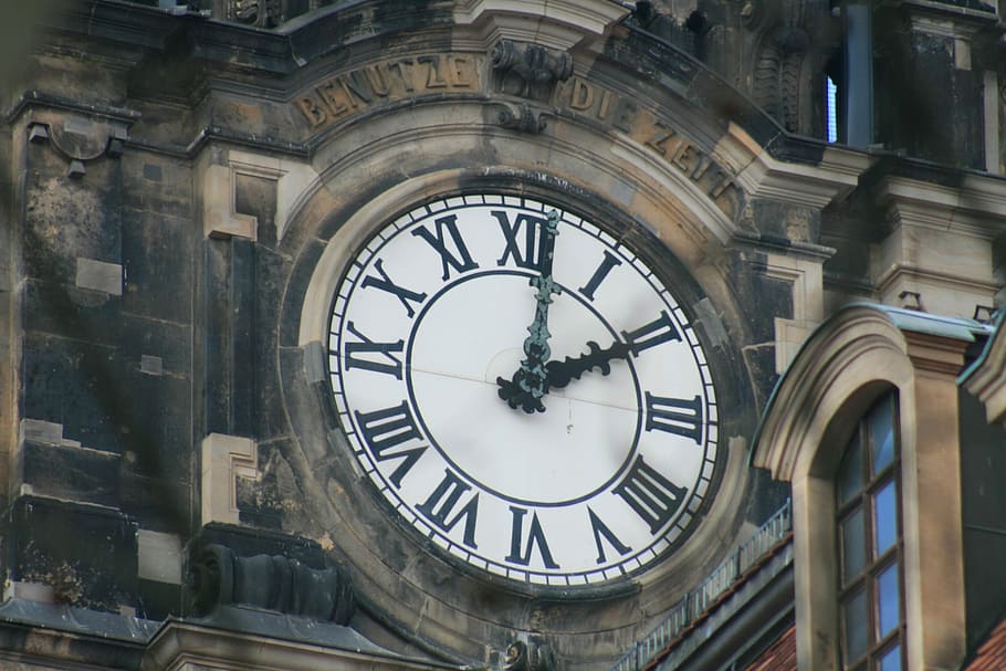 ur, tid og tid, tid, tid indikerer, tid af, uret ansigt, dresden, klokke tårn, romertal, murværk, historisk, arkitektur, bygget struktur, lav vinkel visning, roman, minut hånd, tidsinstrument, historie, ingen mennesker, fortiden, bygning, bygning udvendig, dag, vindue, bue, gammel, vægur, 4K